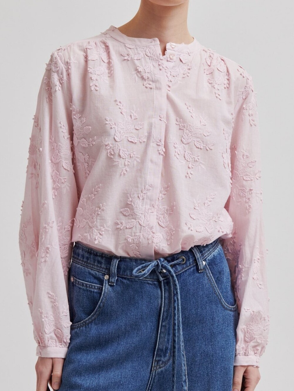 Seconde Female Embroidered floral cottonLight Pink Embroidered Button-Down Shirt